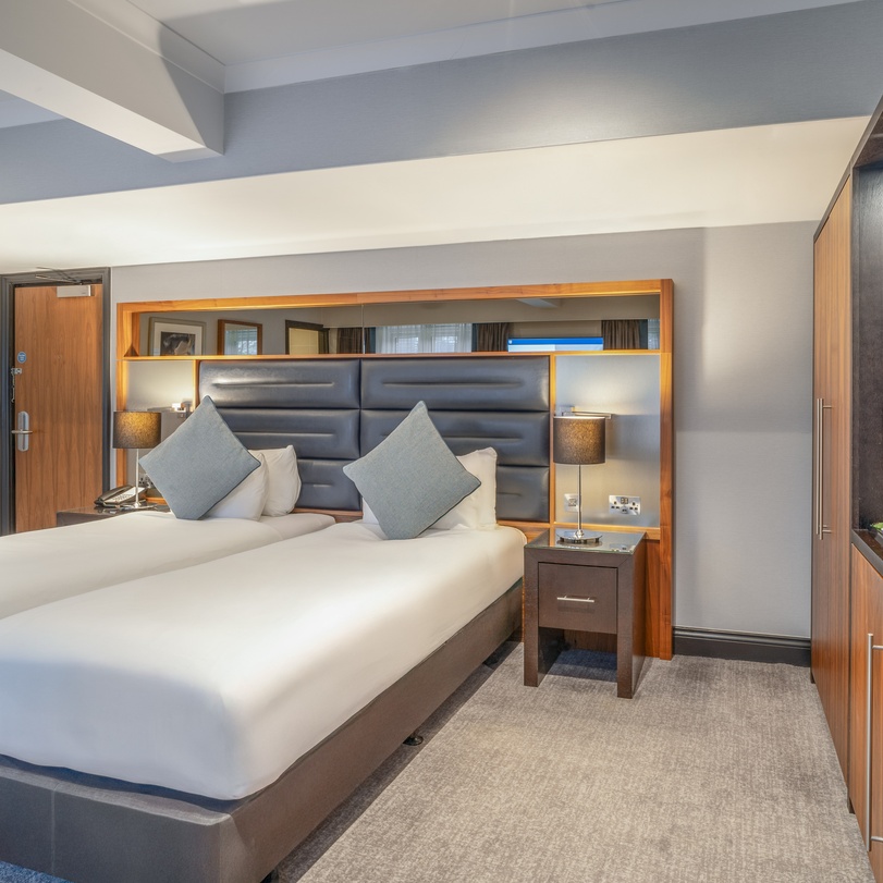 Felbridge - Gatwick Lexx Executive 