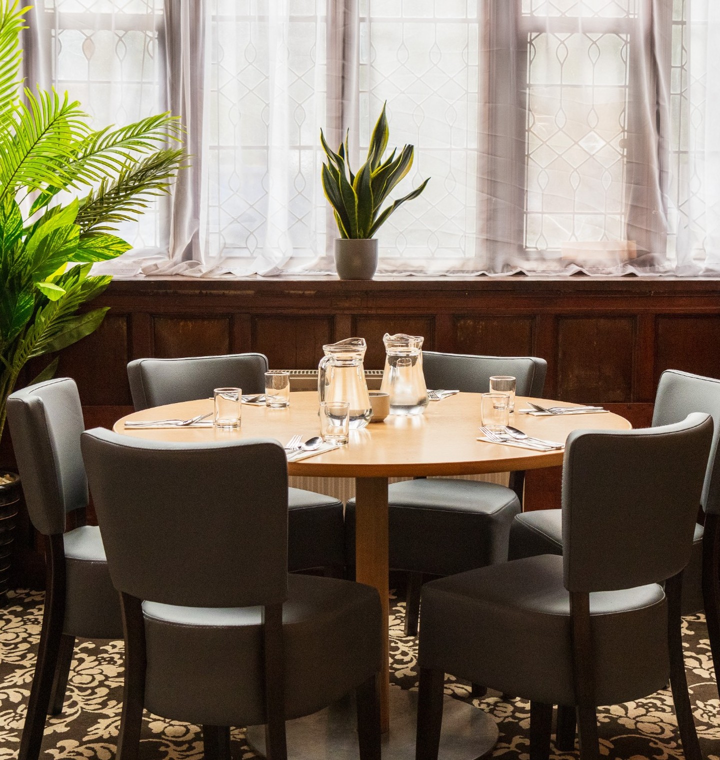 Royal Court Dining Information
